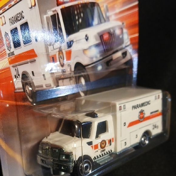 Match Other - Matchbox  Paramedic Ambulance Toy - International Terrastar
